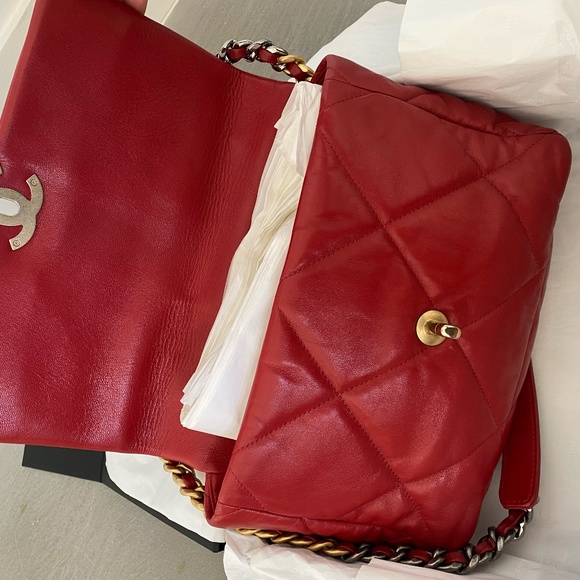 uthentic CHANEL Goatskin Quilted LARGE Chanel 19 Flap in Dark Red - Picture 4 of 7